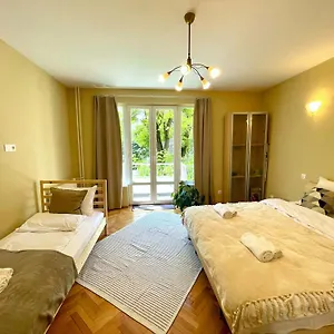 Bohemian Bright & Calm 2br - Center - Private Balcony Appartamento
